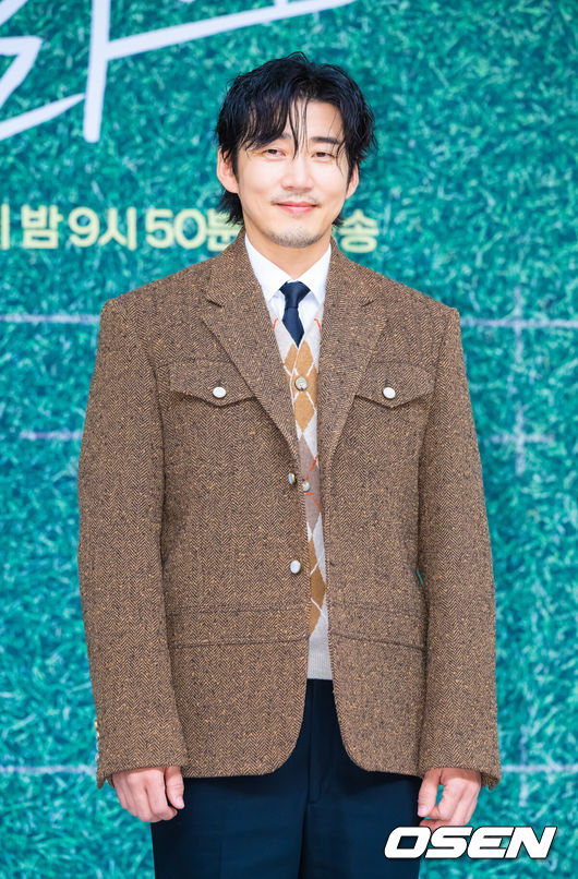 [OSEN=박준형 기자] 25일 오후 서울 목동 SBS 사옥에서 SBS 새 금토드라마 ‘트라이:우리는 기적이 된다’(이하 ‘트라이’) 제작발표회가 진행됐다.배우 윤계상와임세미,김요한가 출연하는 드라마 '트라이'는 예측불허 괴짜감독 주가람(윤계상)과 만년 꼴찌 한양체고 럭비부가 전국체전 우승을 향해 질주하는 코믹 성장 스포츠 드라마다.배우 윤계상이 포즈를 취하고 있다.   2025.07.25 / soul1014@osen.co.kr