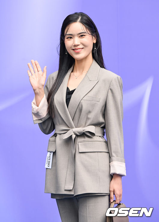 [OSEN=박준형 기자] 15일 오후 서울 동대문 디자인플라자(DDP)에서 2023 S/S 서울패션위크 '파츠파츠(PARTsPARTs)' 포토월 행사가 열렸다.씨야 김연지가 패션쇼 셀럽으로 참석해 포즈를 취하고 있다.  2022.10.15 / soul1014@osen.co.kr