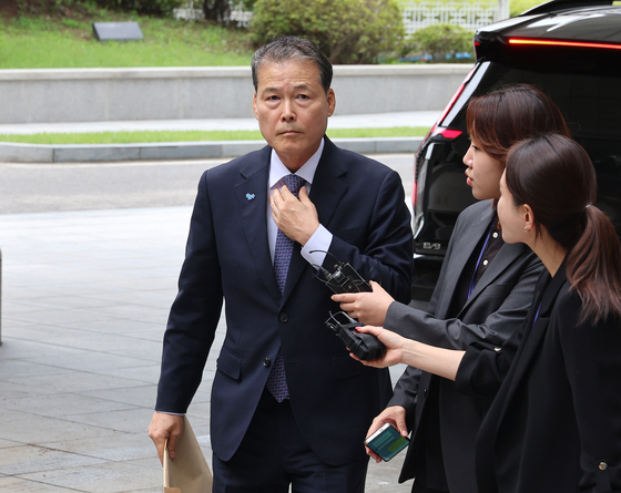 김영호 통일부 장관이 참고인 신분으로 조사를 받기 위해 20일 서울고검에 마련된 조은석 내란 특검 사무실에 출석하고 있다. [연합뉴스]