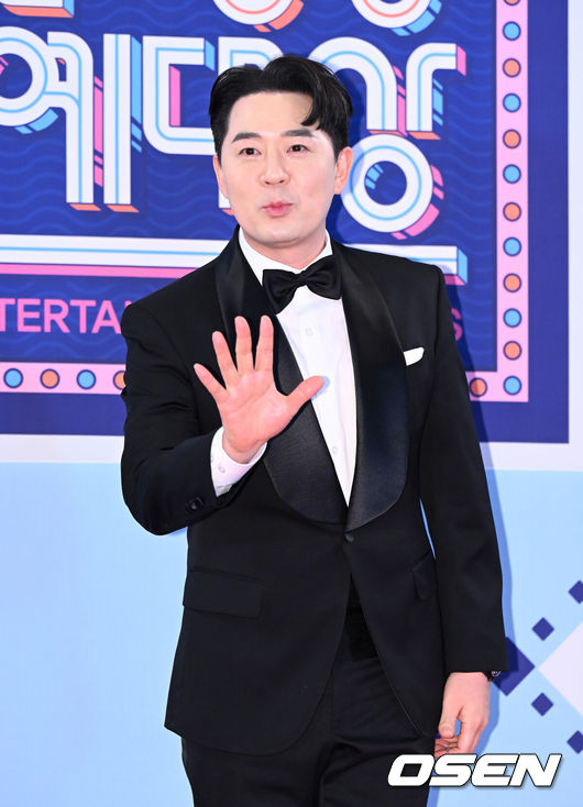 [OSEN=이대선 기자] 29일 오후 서울 상암 MBC 미디어센터에서 2022 MBC 방송연예대상 레드카펫 행사가 진행됐다.방송인 붐이 레드카펫을 밟고 있다. 2022.12.29 /sunday@osen.co.kr