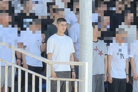 그룹 아스트로 멤버 겸 배우인 차은우가 28일 충남 논산 육군훈련소에 입소했다. 사진 커뮤니티 캡처