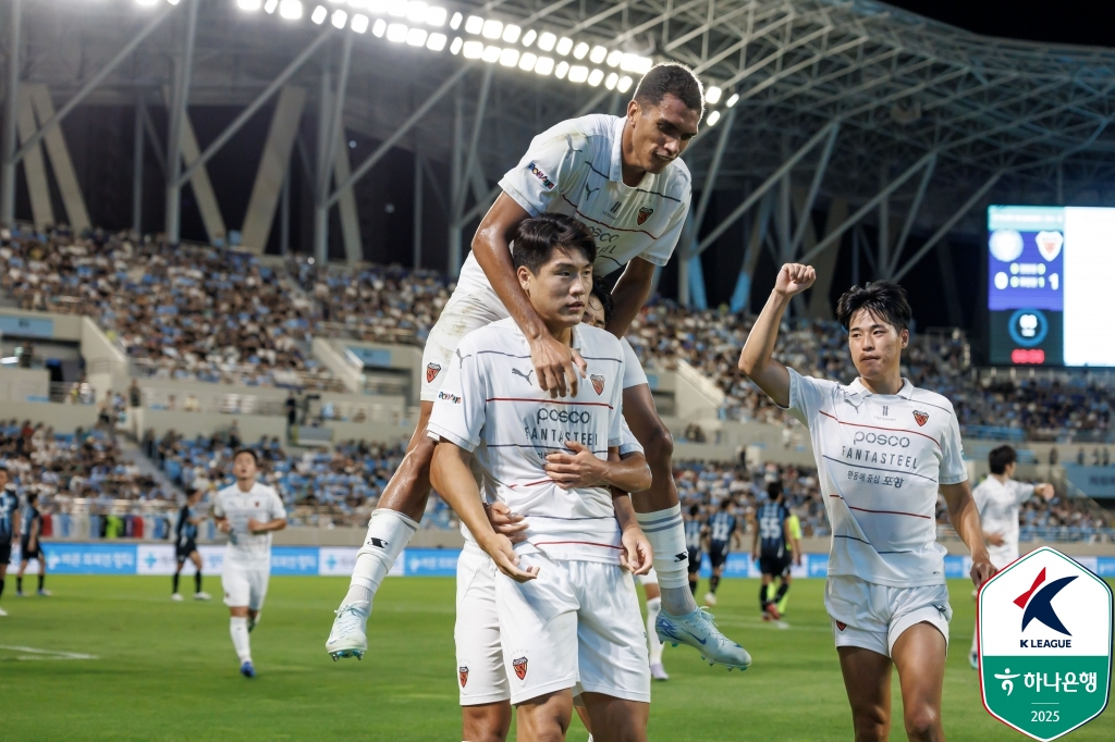 시즌 10호골을 터트린 포항 이호재. [사진 프로축구연맹]