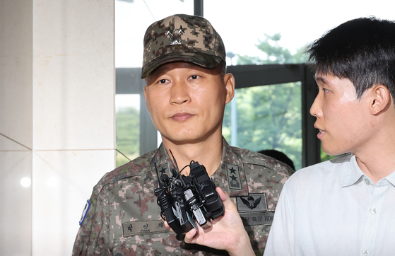 이종섭 전 국방부 장관의 최측근 참모였던 박진희 전 군사보좌관(현 육군 소장)이 28일 서울 서초구 순직해병특검 사무실에 출석하고 있다. 연합뉴스