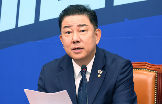 김병기 더불어민주당 대표 직무대행 겸 원내대표가 28일 국회에서 열린 최고위원회의에서 모두발언을 하고 있다. 임현동 기자