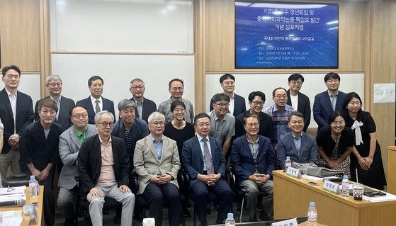 25일, 성균관대에서 열린 이희옥교수 정년퇴임 및 『중국사회과학논총』특집호 발간기념 심포지엄. 중앙일보 중국연구소 