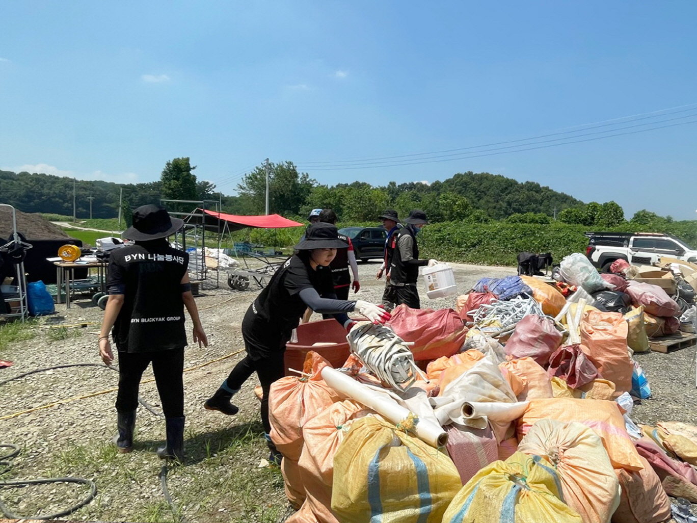 블랙야크강태선나눔재단 수해 복구 봉사활동 사진