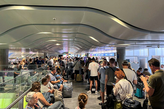 아에로플로트 전산장애로 혼란스러워진 러시아 상트페테르부르크 풀코보 공항. 타스=연합뉴스