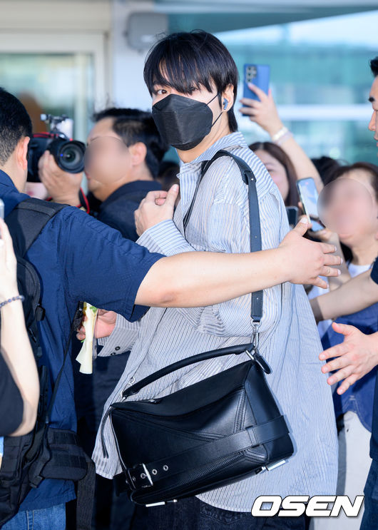 팬들의 부름에 뒤 돌아본 이민호