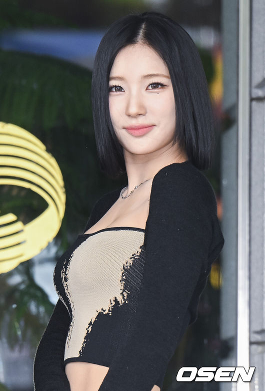 [OSEN=최재현 기자] 5일 오전 서울 영등포구 여의도동 KBS 별관에서 KBS 2TV ‘뮤직뱅크’ 리허설이 진행됐다.앨리스 소희가 녹화를 위해 방송국으로 입장하고 있다. 2023.05.05 /hyun309@osen.co.kr