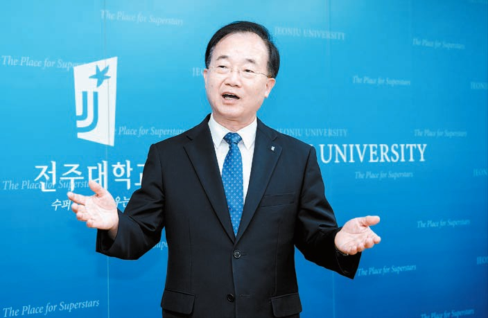 박진배 전주대 총장은 실현 가능한 전략과 지역과의 연계 강화를 통해 세계로 뻗어 나가는 글로컬대학이 되겠다고 강조했다. [사진 전주대학교]
