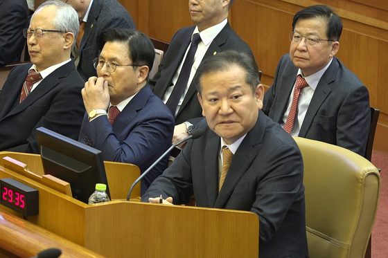 이상민 전 행정안전부 장관이 지난 2월 11일 윤석열 대통령 탄핵심판 변론기일에 증인으로 출석해 질문에 답변하고 있다. 뉴스1