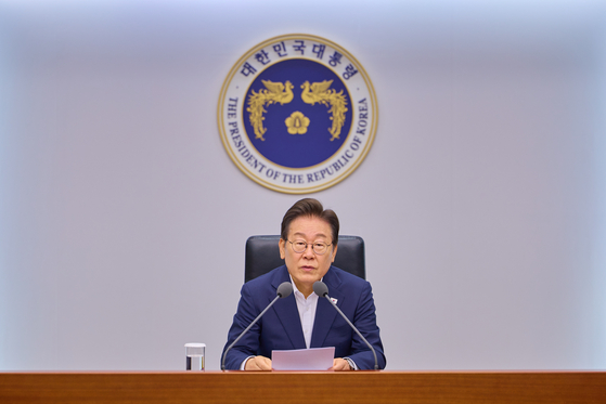 이재명 대통령이 30일 서울 용산 대통령실 청사에서 열린 비상경제점검 태스크 포스(TF) 3차 회의에서 발언을 하고 있다. 대통령실 
