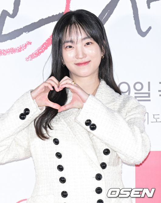 [OSEN=조은정 기자] 영화 '싱글 인 서울(감독 박범수)’ 언론배급시사회 및 기자간담회가 14일 서울 광진구 롯데시네마 건대입구에서 열렸다.배우 지이수가 포즈를 취하고 있다. 2023.11.14 /cej@osen.co.kr