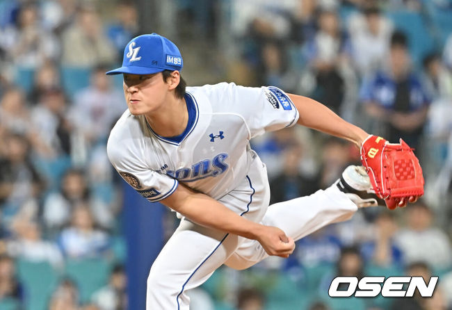 [OSEN=대구, 이석우 기자] 29일 대구삼성라이온즈파크에서 2025 신한 SOL 뱅크 KBO 리그 삼성 라이온즈와 롯데 자이언츠의 경기가 열렸다. 홈팀 삼성은 최원태가, 방문팀 롯데는 박세웅이 선발 출전했다. 삼성 라이온즈 이호성이 역투하고 있다. 2025.05.29 / foto0307@osen.co.kr
