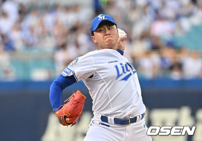 [OSEN=대구, 이석우 기자] 4일 대구삼성라이온즈파크에서 2025 신한 SOL 뱅크 KBO 리그 삼성 라이온즈와 LG 트윈스의 경기가 열렸다. 홈팀 삼성은 이승현이, 방문팀 LG는 송승기가 선발 출전했다. 삼성 라이온즈 선발 투수 이승현이 역투하고 있다. 2025.07.04 / foto0307@osen.co.kr