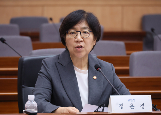 정은경 보건복지부 장관이 1일 서울 종로구 정부서울청사 별관에서 열린 제5차 국민연금기금운용위원회에서 발언하고 있다. 연합뉴스