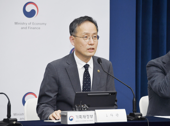 이형일 기획재정부 차관이 지난달 29일 정부 세종청사에서 2025년 세제개편안 상세 내용을 발표하고 있다. [사진 기획재정부]