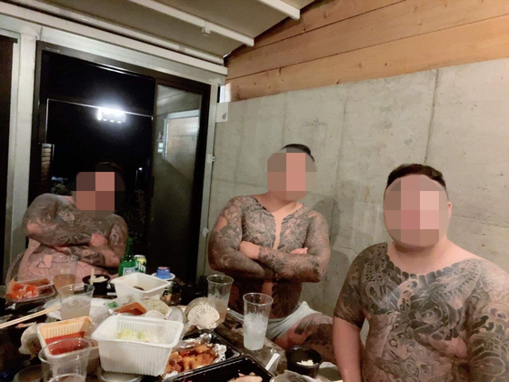 경찰에 검거된 리딩사기 조직원. 
