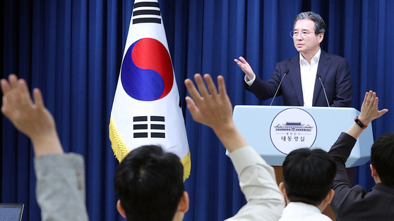 김용범 대통령실 정책실장이 31일 서울 용산 대통령실에서 대미 관세협상 관련 브리핑을 하고 있다. 대통령실사진기자단