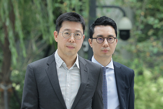 민경민 오아시스에쿼티파트너스 대표가 2일 오전 서울 종로구에 마련된 김건희 특검팀(특별검사 민중기) 사무실로 조사를 받기 위해 출석하고 있다. 뉴스1
