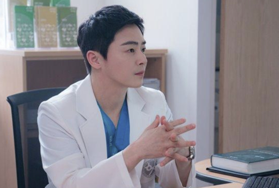 tvN '슬기로운 의사 생활'에서 의사 '이익준' 역할을 한 조정석. 유튜브 캡처