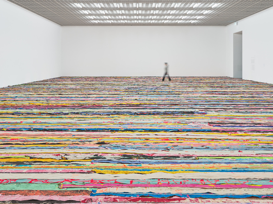 마크 브래드포드, 떠오르다(Float), 2019, 혼합 재료, Courtesy of the artist and Hauser & Wirth. 아모레퍼시픽
