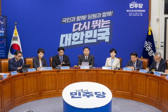 더불어민주당 김병기 당 대표 권한대행 겸 원내대표가 1일 국회에서 열린 최고위원회의에서 발언하고 있다. 연합뉴스