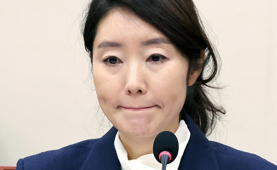 강선우 여성가족부 장관 후보자가 14일 국회 여성가족위원회 전체회의에서 열린 인사청문회에서 의원들 질의를 듣고 있다. 임현동 기자.