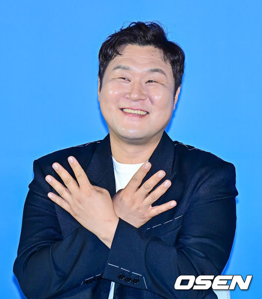 [OSEN=지형준 기자] 30일 오전 서울 용산구 한강로동 CGV 용산아이파크몰에서 영화 ‘좀비딸’ 제작보고회가 열렸다.‘좀비딸’은 이 세상 마지막 남은 좀비가 된 딸을 지키기 위해 극비 훈련에 돌입한 딸바보 아빠의 코믹 드라마.배우 윤경호가 간담회를 하고 있다. 2025.06.30 /jpnews@osen.co.kr