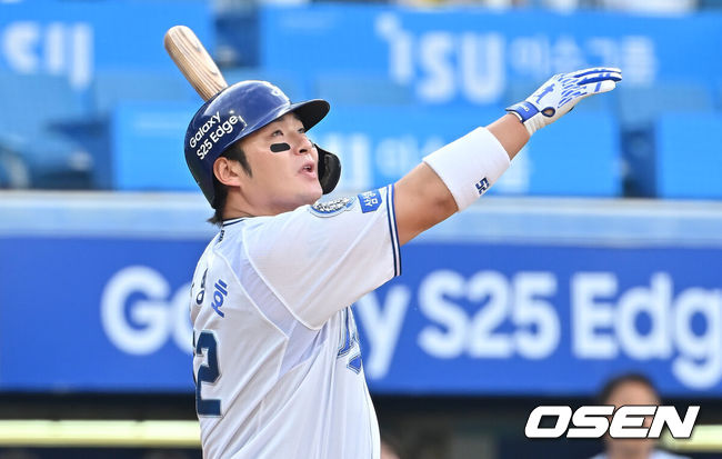 [OSEN=대구, 이석우 기자] 25일 대구삼성라이온즈파크에서 2025 신한 SOL 뱅크 KBO 리그 삼성 라이온즈와 한화 이글스의 경기가 열렸다. 홈팀 삼성은 후라도가, 방문팀 한화는 와이스가 선발 출전했다. 삼성 라이온즈 박병호가 1회말 1사 2루 우익수 오른쪽 2루타를 치고 있다. 2025.06.25 / foto0307@osen.co.kr