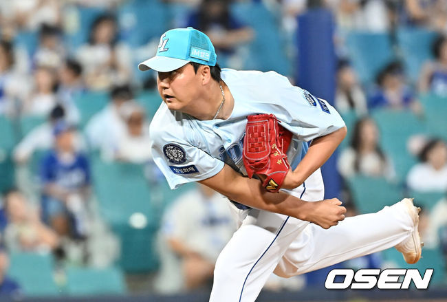 [OSEN=대구, 이석우 기자] 1일 대구삼성라이온즈파크에서 2025 신한 SOL 뱅크 KBO 리그 삼성 라이온즈와 LG 트윈스의 경기가 열렸다. 홈팀 삼성은 후라도가, 방문팀 LG는 임찬규가 선발 출전했다. 삼성 라이온즈 김태훈이 역투하고 있다. 2025.08.01 / foto0307@osen.co.kr