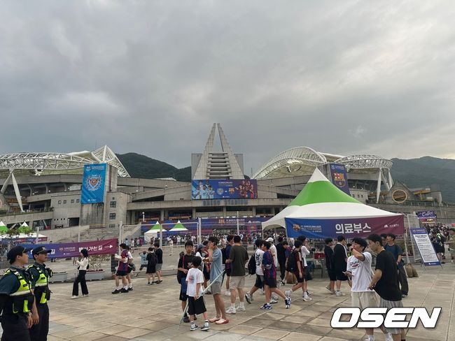경기장을 가득 메운 바르샤 팬들