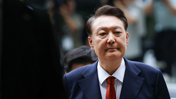 12.3 비상계엄과 관련해 특검의 수사를 받는 윤석열 전 대통령이 두 번째 구속 전 피의자심문(영장실질심사)를 받기 위해 지난달 9일 오후 서울 서초구 중앙지방법원으로 출석하고 있다. 뉴스1