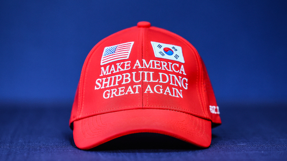 3일 대통령실에서 공개한 ‘마스가(MASGA·Make American Shipbuilding Great Again)’ 모자. 초읽기에 몰리던 한미관세 협상의 막판 타결을 이끈 한미 조선 산업 협력 프로젝트인 마스가는 '마가(MAGA·Make America Great Again)’라는 정치 구호를 내세워 재선에 성공한 도널드 트럼프 미국 대통령을 설득한 맞춤형 구호로 알려졌다. 대통령실사진기자단
