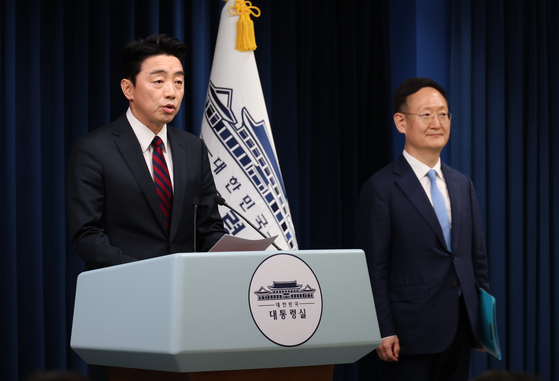 강훈식 대통령실 비서실장이 지난달 24일 서울 용산 대통령실 청사에서 브리핑을 하고 있다. 대통령실사진기자단]