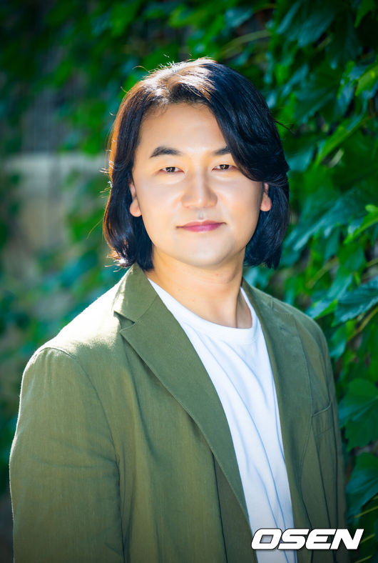 [OSEN=민경훈 기자] 배우 이석이 5일 서울 마포구 합정동에서 OSEN과 인터뷰를 진행했다.배우 이석은 넷플릭스 시리즈 '오징어게임', '트리거' 에서 인상 깊은 연기를 펼쳤다. 배우 이석이 인터뷰에 앞서 포즈를 취하고 있다. 2025.08.05 /rumi@osen.co.kr