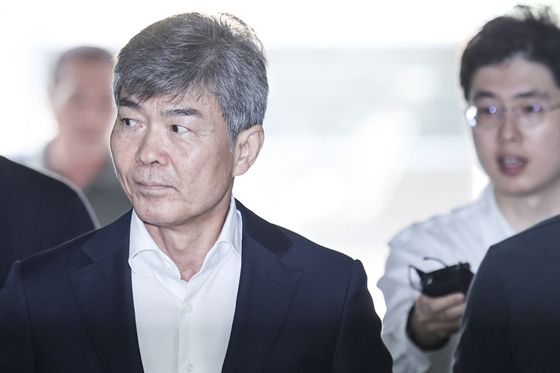 이종호 전 블랙펄인베스트먼트 대표가 5일 오전 서울중앙지법에서 열린 영장실질심사에 출석하고 있다. 김경록 기자