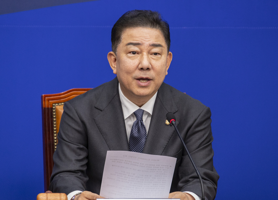더불어민주당 김병기 당 대표 권한대행 겸 원내대표가 1일 국회에서 열린 최고위원회의에서 발언하고 있다. 연합뉴스