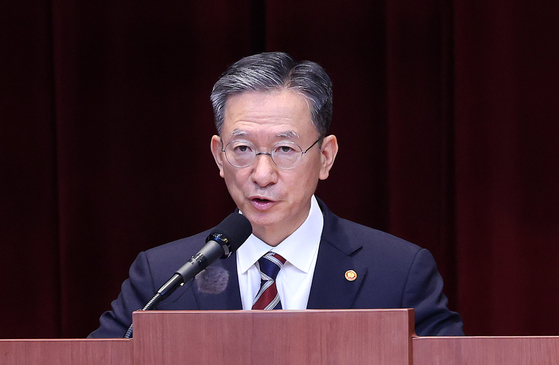 정성호 법무부 장관이 1일 경기 과천 정부과천청사 법무부에서 열린 2025 하반기 신임검사 임관식에서 인사말을 하고 있다. 뉴스1