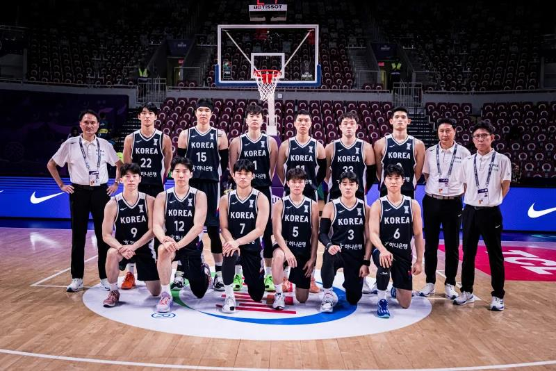 안준호 감독이 이끄는 한국남자농구대표팀 [사진 FIBA]