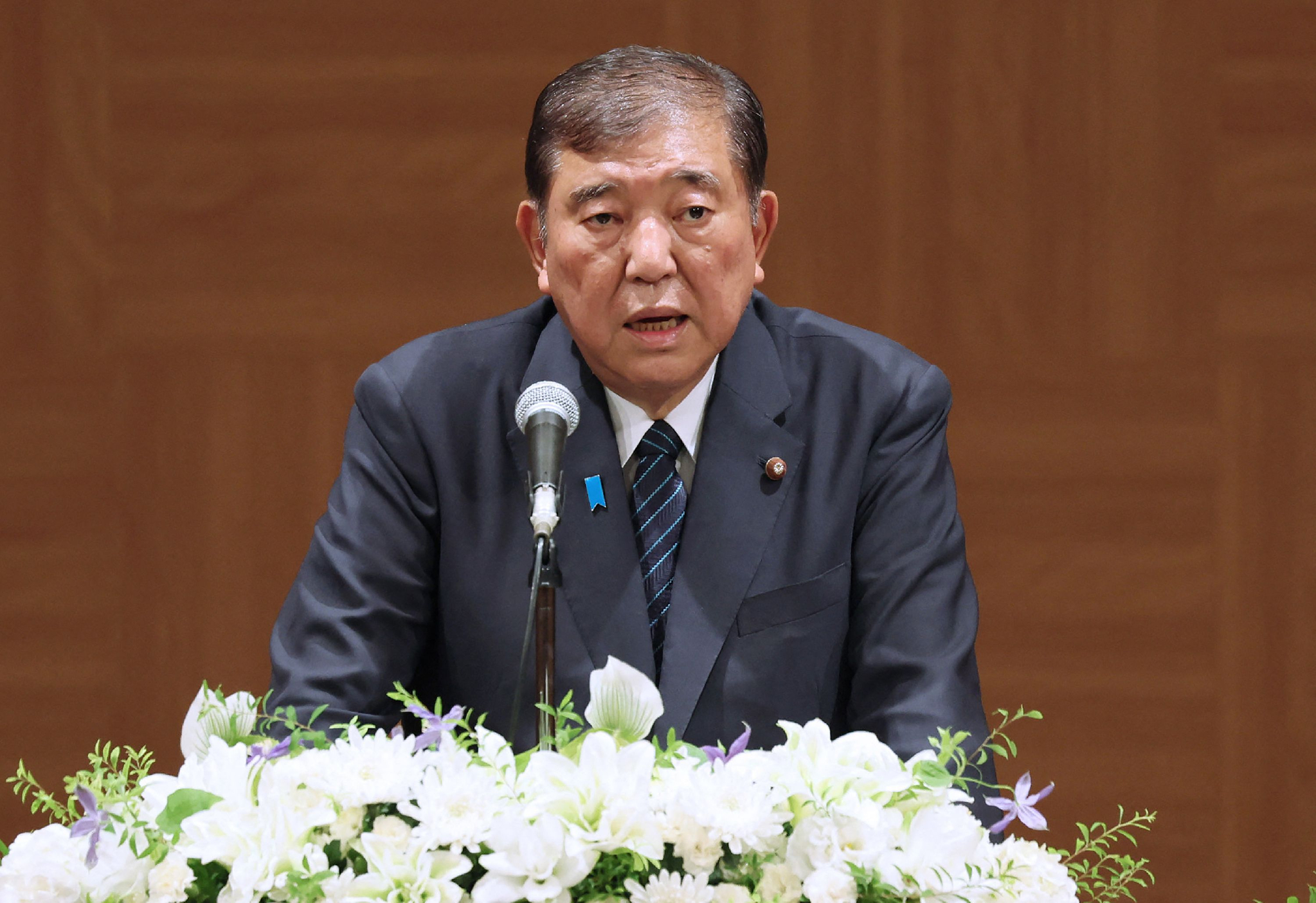 이시바 시게루(石破茂) 일본 총리가 6일 히로시마에서 열린 연간 추모식 후 열린 기자회견에서 발언하고 있다. AFP=연합뉴스