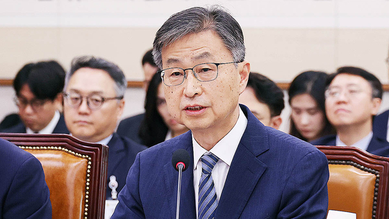  최재해 감사원장이 지난달 1일 국회에서 열린 법제사법위원회 전체회의에서 의원들 질의에 답하고 있다. 임현동 기자. 