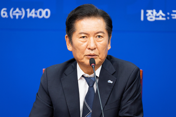 정청래 더불어민주당 대표가 6일 서울 여의도 국회에서 열린 국민주권 검찰정상화 특별위원회 출범식 및 1차 회의에서 축사를 하고 있다. 뉴스1