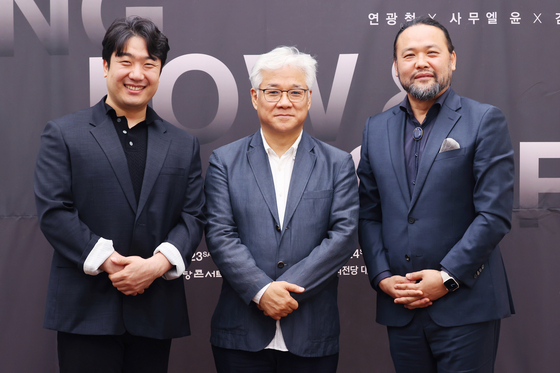 세계적인 성악가 바리톤 김기훈(왼쪽부터), 베이스 연광철, 베이스 바리톤 사무엘 윤이 서울과 청주에서 합동 공연 ‘싱 로우 앤 소프트’를 개최한다. 정상급 중· 저음 성악가들이 한데 모인 독특한 무대로 기대를 모은다. 저음 현악기인 첼로, 베이스 중심의 악기 구성이다. [연합뉴스]