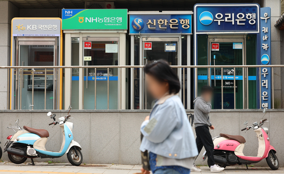 주요 시중은행들의 예대금리차(대출-예금 금리)가 역대급으로 커지고 있다. 연합뉴스