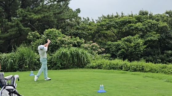 박성현이 7일 열린 KLPGA 투어 제주삼다수 마스터스 1라운드 8번 홀에서 티샷을 하고 있다. 제주=고봉준 기자