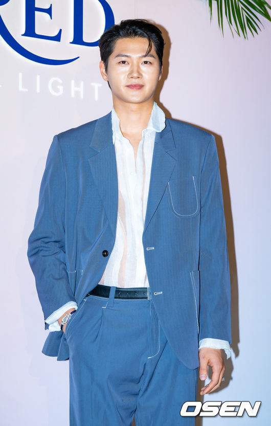 [OSEN=박준형 기자] 13일 오후 조선 팰리스 서울 강남에서 2025 무슈 프레드 아이디얼 라이트 하이주얼리 이벤트 셀럽 포토콜 행사가 진행됐다.이날 행사에는 BTS 진 (브랜드 앰배서더)과 김혜수, 차승원, 이성경, 박세리, 오상욱이 참석했다.오상욱이 포즈를 취하고 있다.   2025.03.13   / soul1014@osen.co.kr