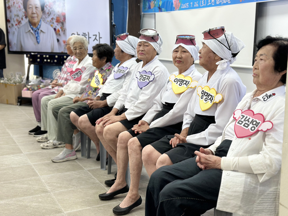 지난달 26일 제주시 한림읍 귀덕2리 한수풀해녀학교에서 진행된 '해녀삼춘, 폭싹 속았수다' 해녀은퇴식. 최충일 기자