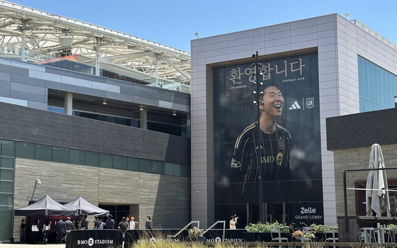 손흥민 LAFC 입단 기자회견이 열린 6일(현지시간) 미국 로스앤젤레스(LA) BMO 스타디움에 손흥민을 환영하는 벽보가 걸려 있다. 연합뉴스