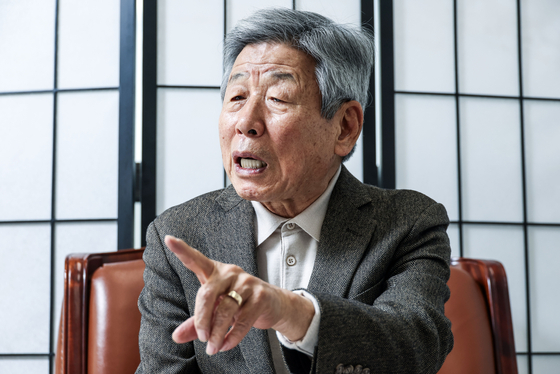 유인태 전 국회 사무총장. 김성룡 기자